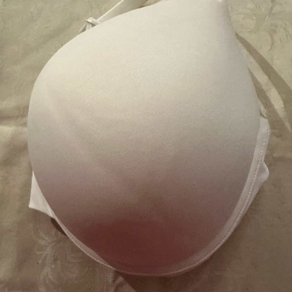 Victoria's Secret White Push Up Bra - Picture 3 of 6